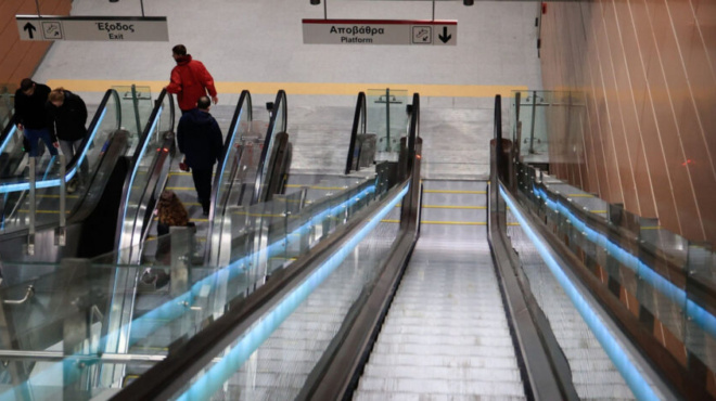 ektakto-synagermos-sto-metro-tis-choras-amp-8211-kleistoi-oi-stathmoi-astynomia-sto-simeio-410241