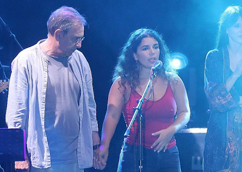 layrentis-machairitsas-pantreyetai-i-kori-toy-tsaknis-kai-zoyganelis-tha-ti-synodeyoyn-stin-ekklisia-411318