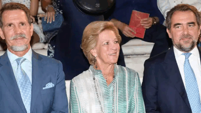 i-pio-aristokratiki-mitera-i-anna-maria-me-toys-gioys-tis-sto-irodeio-ntymeni-kompsi-oso-kamia-alli-411738