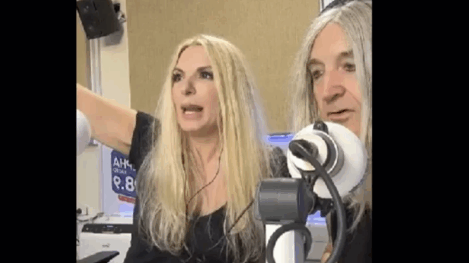 deite-to-vinteo-me-tin-antidrasi-toy-karvela-sto-tsifteteli-tis-annitas-pania-411897