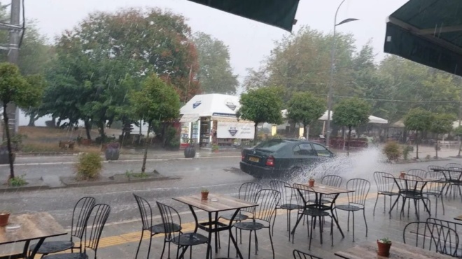 xafniko-mpoyrini-se-pasignosti-poli-tis-choras-anoixan-oi-oyranoi-mera-mesimeri-410611