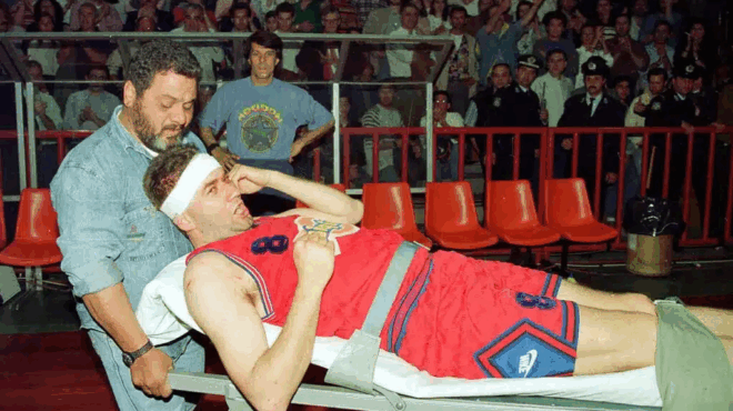 de-niotho-ta-podia-moy-to-chtypima-toy-mpompan-giankovits-sti-mpasketa-poy-kaneis-filathlos-den-tha-xeperasei-412111