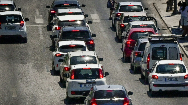 panikos-sto-kentro-tis-athinas-amp-8211-to-metanionoyn-oso-vgikan-apo-to-spiti-amp-8211-ti-symvainei-410725