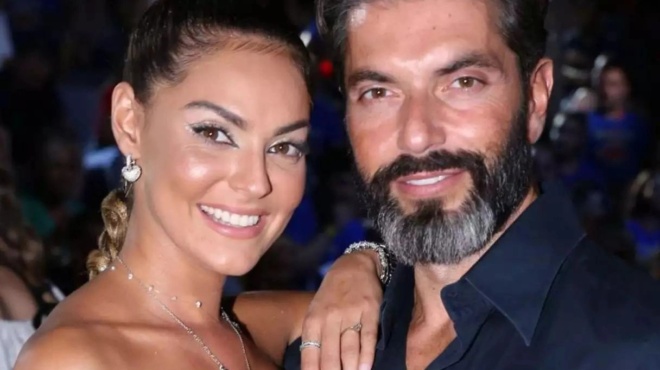 echoyn-chorisei-ayti-einai-me-allon-omos-karfothikan-apo-tis-foto-soysoyro-me-pasignosto-proin-zeygari-ellinon-mazi-se-paralia-410759