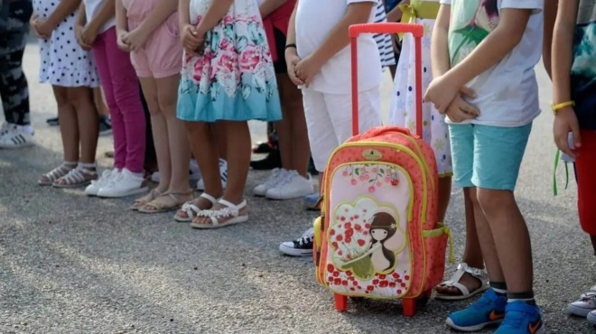 erchontai-allages-sta-scholeia-me-toses-apoysies-menei-enas-mathitis-ayto-tha-einai-to-orio-amp-8211-ti-tha-ginei-me-tis-ap-v-les-410810