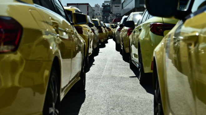 neo-chaos-stin-athina-amp-8211-eiste-etoimoi-413892