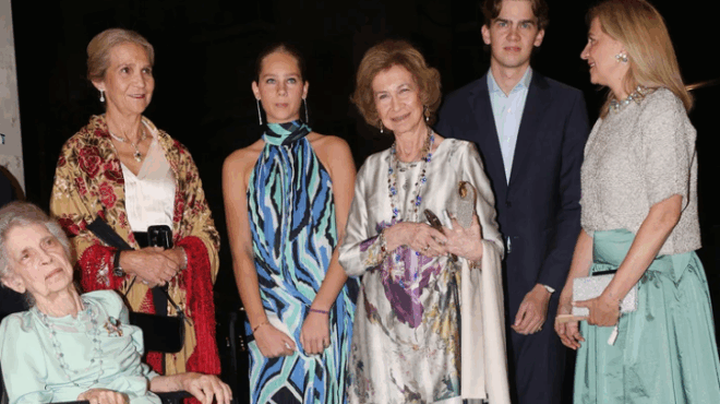 dyskoles-ores-gia-tin-teos-vasiliki-oikogeneia-einai-sta-teleytaia-tis-412360