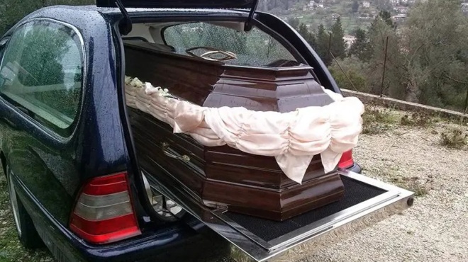 tragodia-se-kideia-pateras-pethane-eno-koyvaloyse-to-feretro-toy-gioy-toy-411136