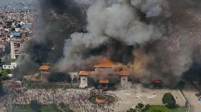 ektaktos-synagermos-stis-floges-to-koinovoylio-kleista-aerodromia-epitheseis-se-spitia-politikon-411145