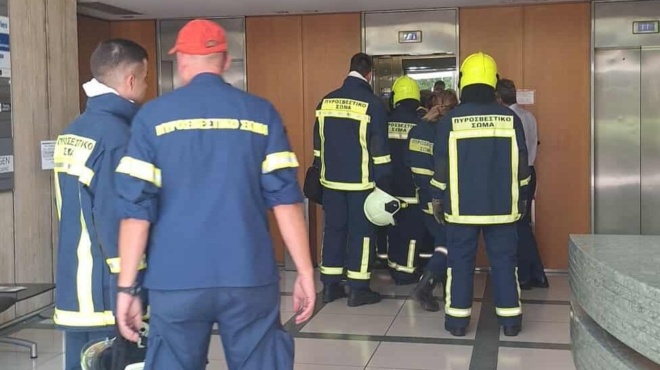 synagermos-ston-pyrgo-athinon-meta-apo-ayto-poy-myrisan-sto-michanostasio-amp-8211-pyrosvestiki-kai-panikos-sto-simeio-411149