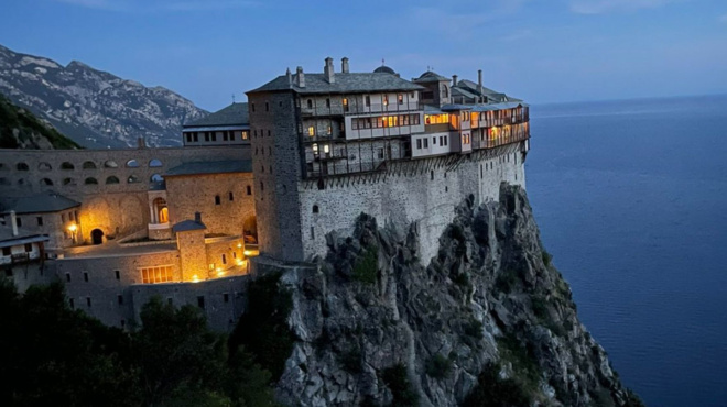 tragodia-sto-agion-oros-telika-vrethike-nekros-411344