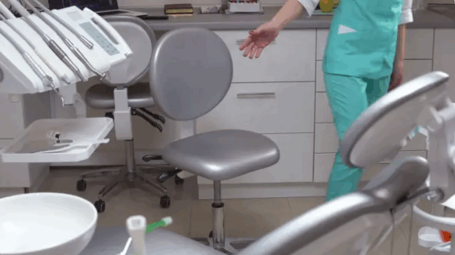 oikogeneiaki-tragodia-odontiatros-skotose-ti-syzygo-kai-tin-kori-toy-kai-pyrovolise-ton-eayto-toy-409554