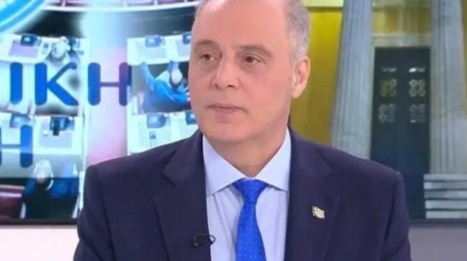 velopoylos-zita-eniaia-amfiesi-sta-scholeia-podia-sta-koritsia-formes-sta-agoria-411879