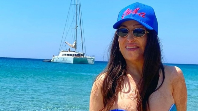 i-ioanna-paliospyroy-ekane-vradino-mpanio-se-pisina-gemati-diamantia-kai-oloi-paramiloysan-me-ti-siloyeta-tis-412844