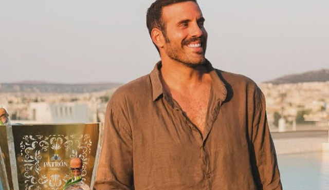 pantreyetai-o-nikos-pappas-ayti-einai-i-melachrini-kalloni-poy-echei-klepsei-ti-kardia-toy-413336