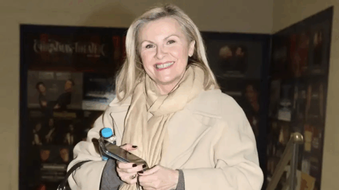 pethane-eno-evlepe-tileorasi-amp-8230-thrinos-gia-tin-anna-chatzisofia-ragizei-kardies-sto-teleytaio-antio-amp-8230-perase-stin-aioniotita-414487