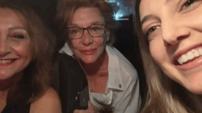 i-maro-kontoy-zitise-apo-dyo-gynaikes-na-tin-paroyn-mazi-sto-aytokinito-logo-tis-apergias-ton-taxi-414838