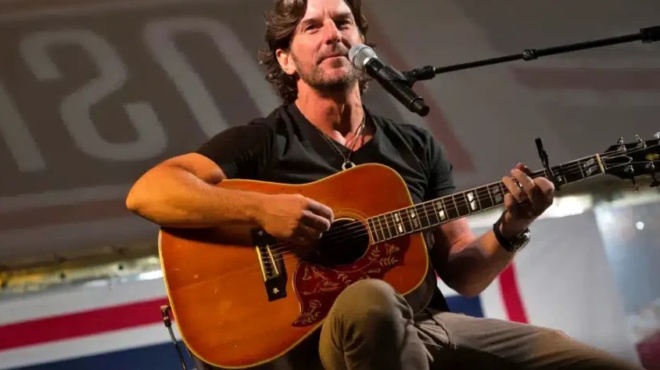 ektakto-nekros-pasignostos-tragoydistis-se-dystychima-414212