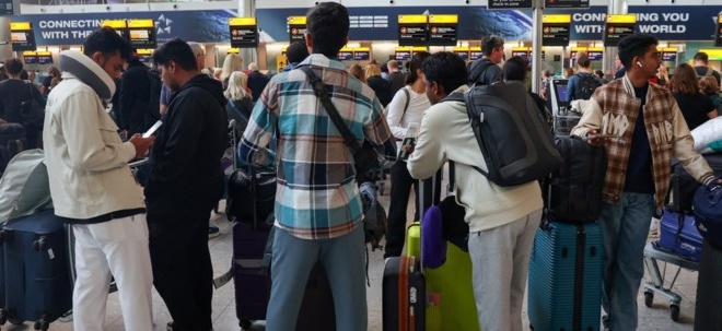 den-to-pisteyoyn-aschima-nea-gia-osoys-echoyn-kleisei-eisitirio-me-aeroplano-amp-8211-akyronontai-schedon-oi-mises-ptiseis-amp-8211-o-chamos-414406