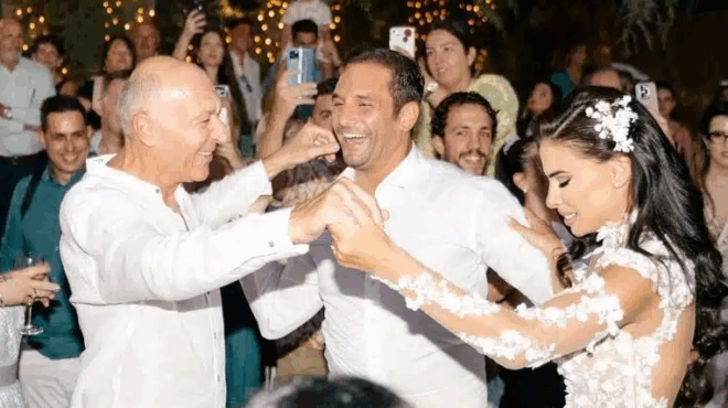 eythymis-zisakis-chrysa-papaleloydi-i-spania-eikona-me-ton-monakrivo-gio-toys-409754