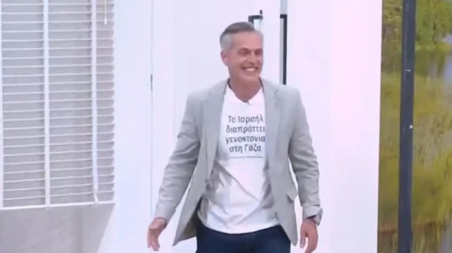 o-marios-athanasioy-me-mployzaki-yper-tis-palaistinis-stin-ekpompi-tis-sissys-christidoy-414601