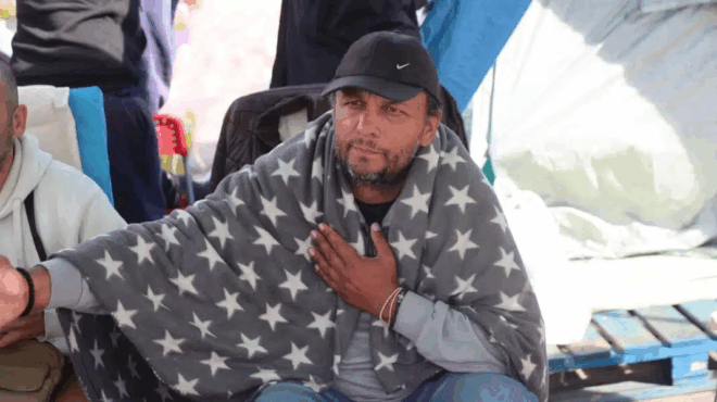 kindyneyei-na-pethanei-apo-tin-peina-o-panos-roytsi-ta-chronika-perithoria-steneyoyn-dromeis-ton-agkaliazoyn-sto-syntagma-416486