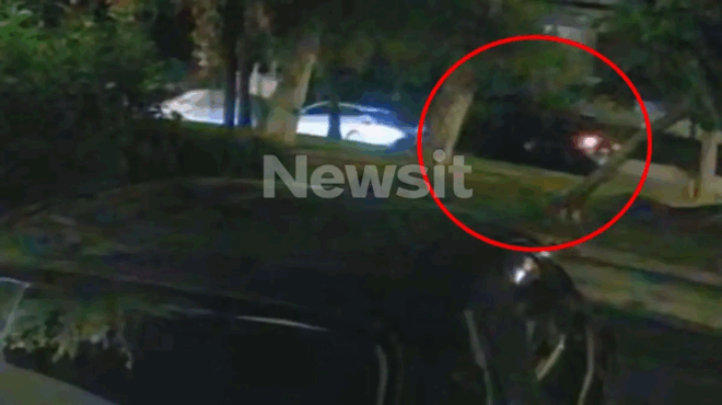 vasilis-mpismpikis-i-stigmi-poy-to-amaxi-toy-ithopoioy-echei-chtypisei-ta-aytokinita-kai-feygei-fotografia-ntokoymento-416633