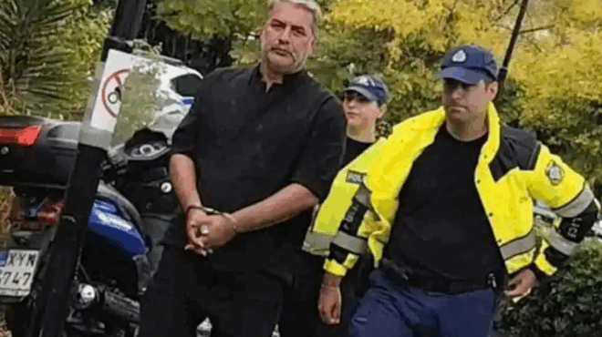 vasilis-mpismpikis-i-stigmi-poy-odigeitai-stin-eyelpidon-me-cheiropedes-416776