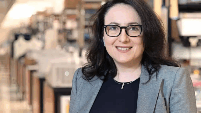 diethnis-diakrisi-gia-ellinida-neyroepistimona-anoixe-neoys-dromoys-sti-therapeia-tis-sklirynsis-kata-plakas-417226