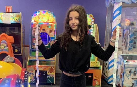 sok-pethane-14chroni-meta-apo-plastiki-epemvasi-se-stithi-kai-gloytoys-ti-cheiroyrgise-o-filos-tis-miteras-tis-416300