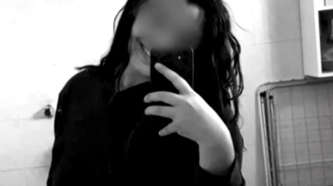 to-koritsi-moy-to-skotosan-mesa-sto-aytokinito-sokarei-i-apokalypsi-toy-patera-tis-nekris-19chronis-katias-411611