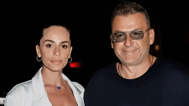 chamos-me-ton-giorgo-liagka-adynatise-kai-moiazei-20-chronia-neoteros-lampei-dipla-stin-maria-antona-poy-vrethikan-mazi-413418