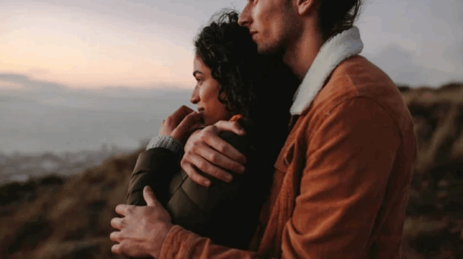 enas-pernaei-amp-8230-mayra-dyo-eroteyontai-enas-loyzetai-sto-amp-8230-chrima-etsi-tha-paei-o-oktovris-2025-gia-ta-12-zodia-amp-8211-des-tin-provlepsi-soy-413671