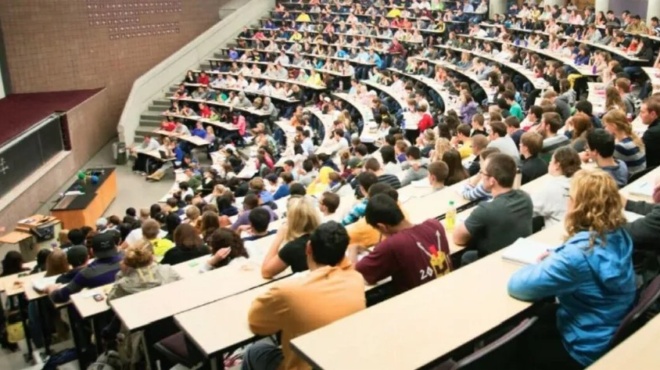 ektakto-diagrafontai-335-000-aionioi-foitites-416152