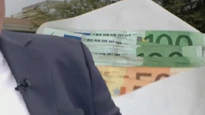 cheiropedes-ston-dieythynti-tis-kardiocheiroyrgikis-toy-ippokrateioy-synelifthi-gia-fakelaki-5-000-eyro-amp-8211-aytos-einai-411141