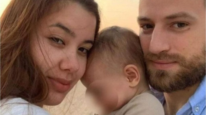 karolain-i-mikri-lydia-einai-pleon-5-chronon-kai-tis-echoyn-idi-pei-gia-ton-tropo-poy-pethane-i-mitera-tis-414399