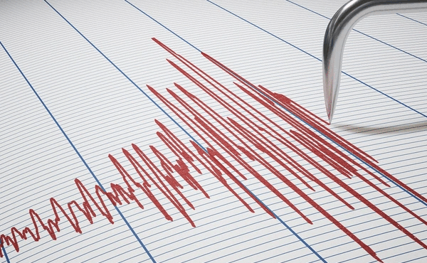 seismos-5-7-richter-prin-ligo-amp-8211-poly-megali-anisychia-amp-8211-den-mpainoyn-sta-spitia-toys-oi-katoikoi-412474