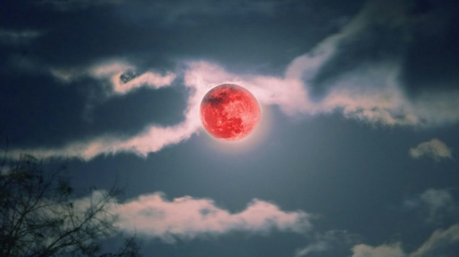 to-matomeno-feggari-erchetai-stis-7-septemvri-pos-epireazei-i-ekleipsi-ston-ichthy-ta-12-zodia-409916