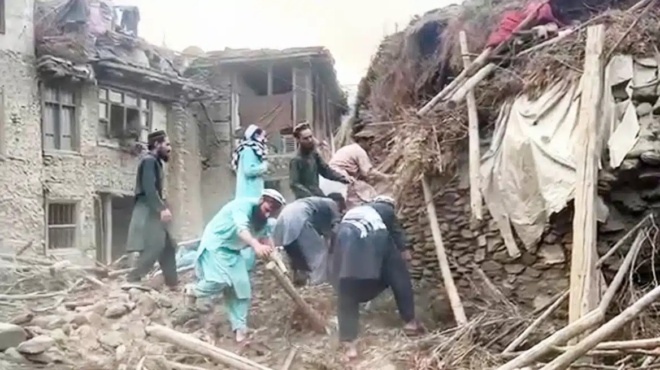 pagkosmio-sok-pano-apo-800-nekroi-apo-ton-seismo-6-vathmon-richter-408956