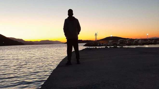 tragodia-sto-blue-star-chios-aytos-einai-o-20chronos-poy-egklovistike-apo-tin-ydatostegi-porta-415417