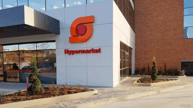 svinei-toys-amp-8230-antagonistes-o-sklavenitis-kai-pairnei-oli-tin-pelateia-anoigei-mystiko-katastima-stin-athina-ti-einai-to-dark-store-413643