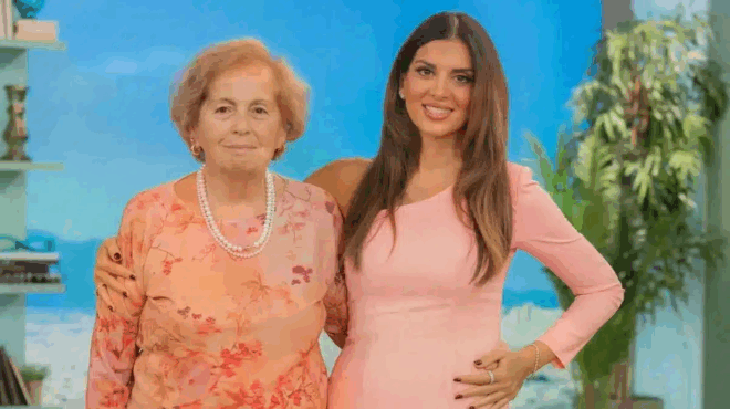 stamatina-tsimtsili-mazi-me-tin-mitera-tis-stin-premiera-toy-happy-day-oi-spanies-fotografies-toys-412989