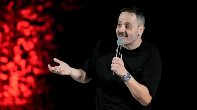 alexandros-tsoyvelas-iereis-ton-minysan-meta-apo-viral-vinteo-me-papa-se-parastasi-toy-412981