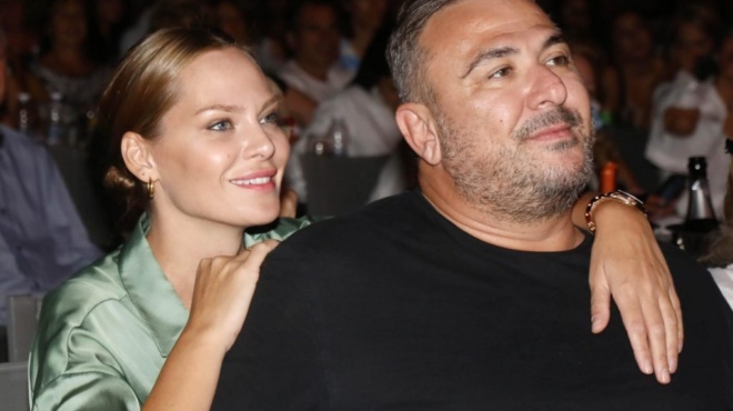 anakoinosan-ta-eyxarista-antonis-remos-kai-yvonni-mposniak-megales-xares-7-chronia-meta-epesan-vroxn-oi-eyches-414585