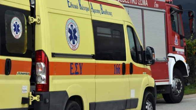 nea-tragodia-stin-asfalto-nekros-o-odigos-poy-karfothike-me-to-aytokinito-toy-se-dentro-422493