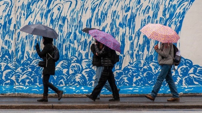 ektakto-anakoinothen-kairoy-erchontai-ischyres-vroches-tis-epomenes-ores-amp-8211-oi-perioches-poy-tha-pnigoyn-422532