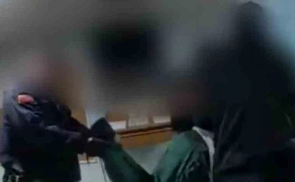 sok-sofronistikos-ypallilos-skotose-kratoymeno-mesa-stis-fylakes-amp-8211-ton-epiase-i-kamera-423162