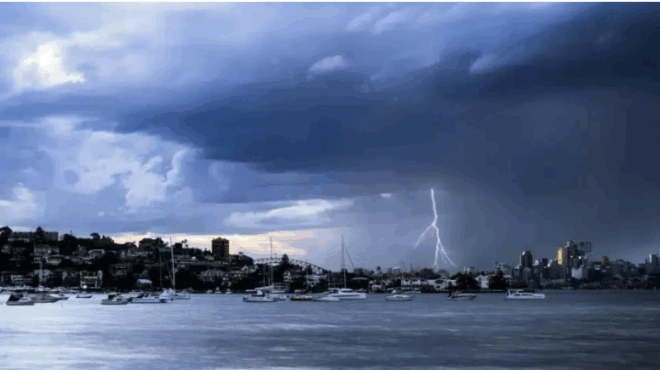 kairos-etoimasteite-erchetai-i-varvara-se-liges-ores-oi-kokkines-perioches-poy-tha-chtypithoyn-418631