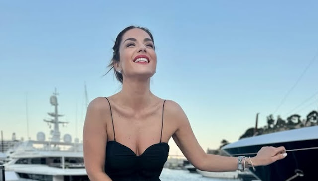 vaso-laskaraki-mas-deichnei-tin-kori-tis-eya-tsimitseli-ntymeni-sta-mayra-na-kanei-voltes-sto-parisi-423336