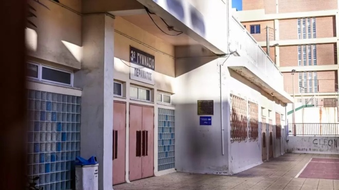 kleista-scholeia-ektaktos-amp-8230-den-to-xeroyn-oi-goneis-amp-8211-ti-echei-symvei-425938